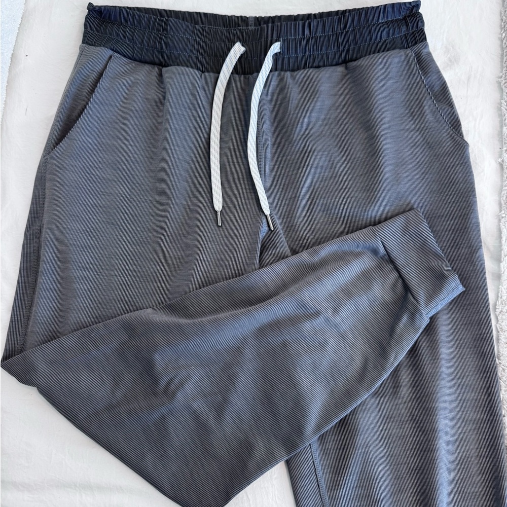 Vuori Women's Gray Performance Jogger with Navy Waistband